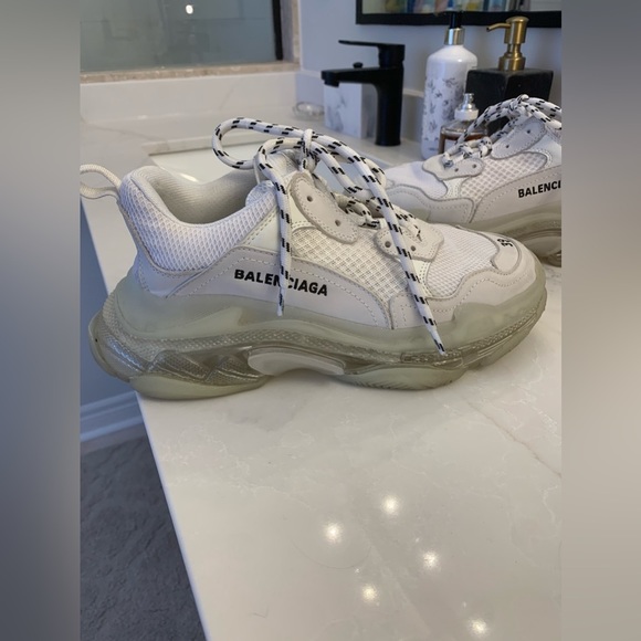 BALENCIAGA WOMEN  TRIPLE S SNEAKER SIZE 39 - Picture 7 of 16